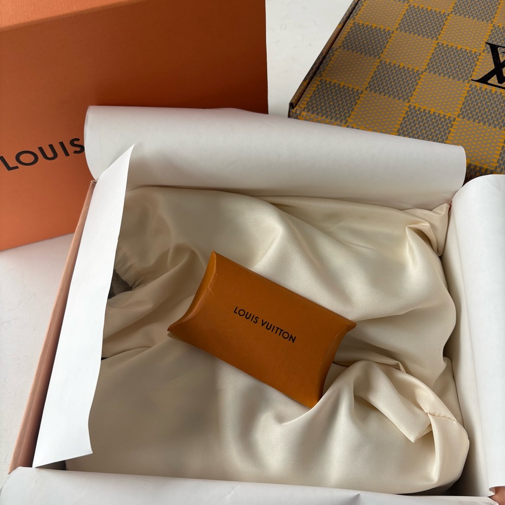 White and Gray Louis Vuitton Skates - Picture 6 of 8